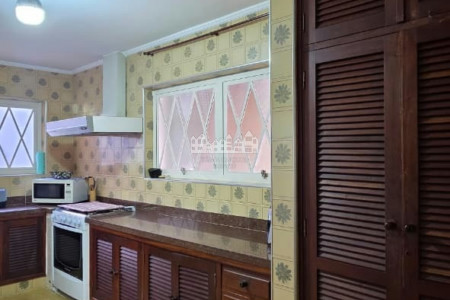 Casa à venda com 4 quartos, sendo 2 suítes, em Vila Petrópolis, Atibaia, SP
