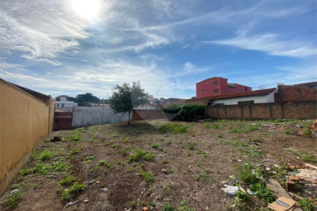 Terreno com 500,00 m² de área total.
