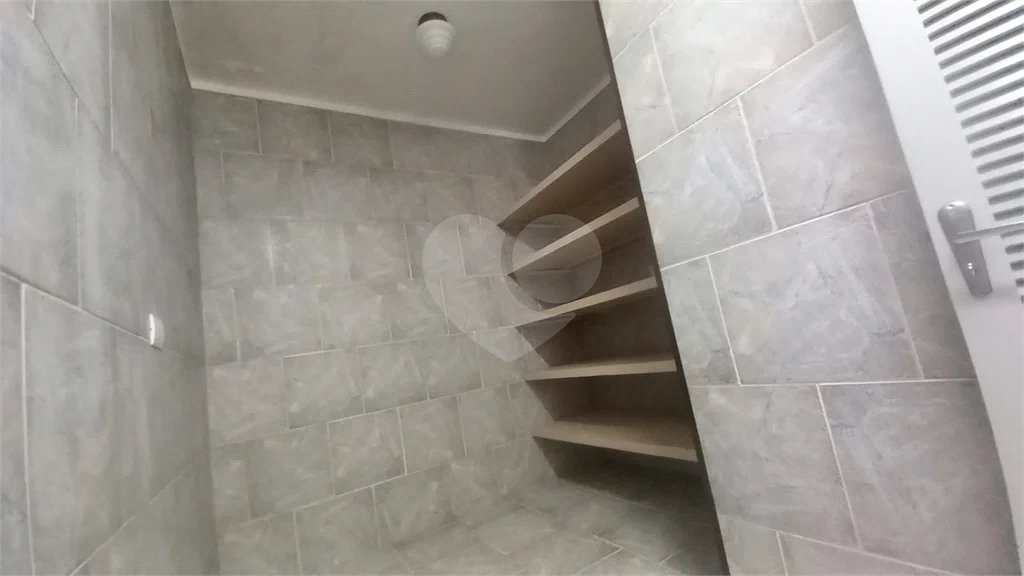 Sobrado no Tremembé com 5 dormitórios, 3 suites com hydro, closed, e varanda, sala ampla , com varanda,, quintal, 6 vagas! Abaixo da avaliação.
