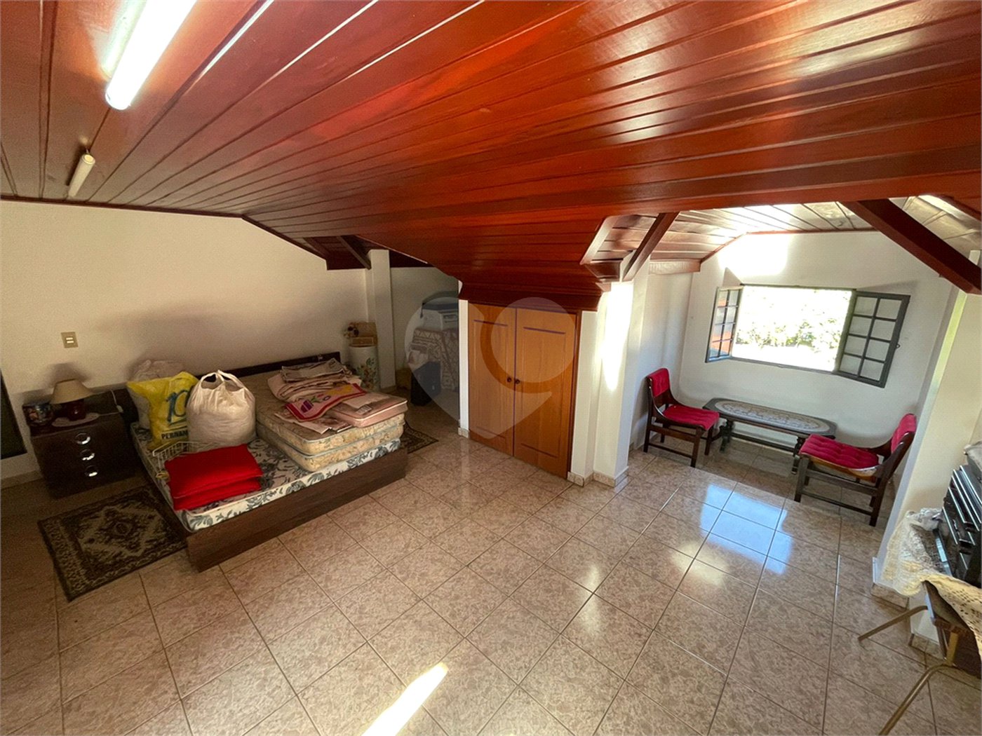 Excelente casa no Parque Santa Marta.