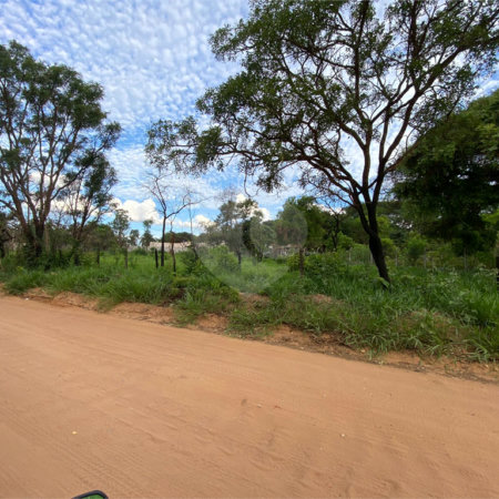 Terreno com 3.075,00 m² de área total.