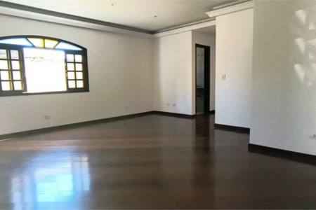 Casa à venda com 187m², 3 quartos, 2 suítes e 2 vagas de garagem próximo à USP