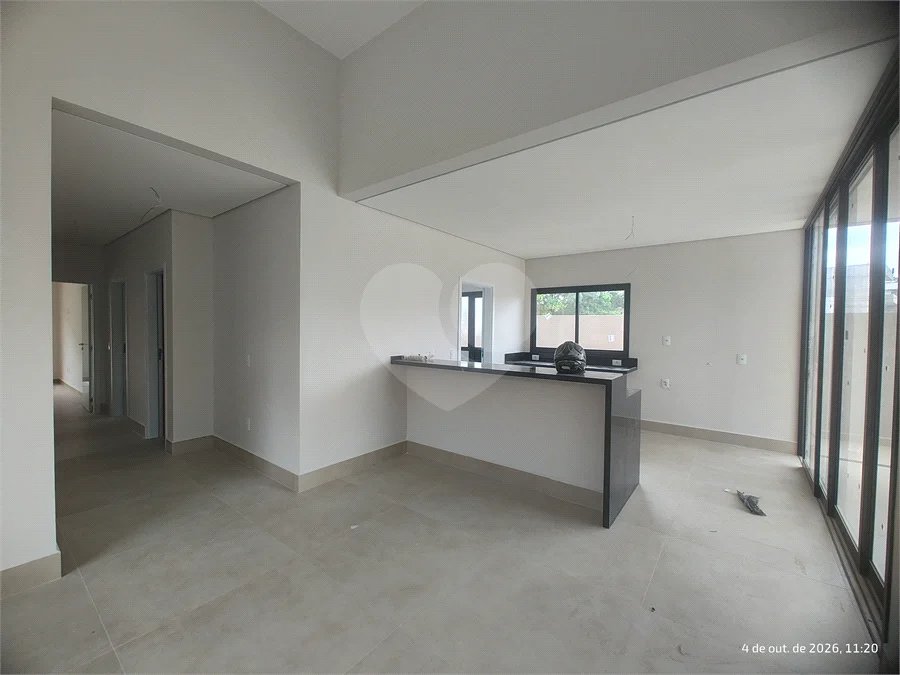 Casa exclusiva em Atibaia de alto padrão com 3 suítes, piscina, espaço gourmet, condomínio fechado, aceita financiamento