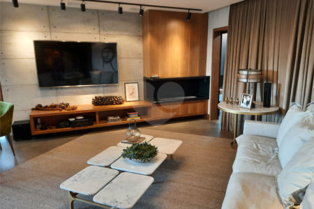 Apartamento de 257m² a venda em Moema, reformado, 4 dorms, 3 suítes, fora de rota,, 4 vagas