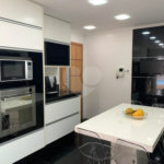 Excelente sobrado com piscina e churrasqueira