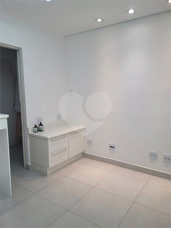 Sala Comercial - Office Premium - Indaiatuba - Venda - Torre Corporate - 7º andar - Complexo Office Premium de 3 torres de salas comerciais, um shopping e um conjunto residencial. Sala sem os moveis das fotos, Dois subsolos de garagem, além de garagem no térreo. Área da unidade: 39,99m2