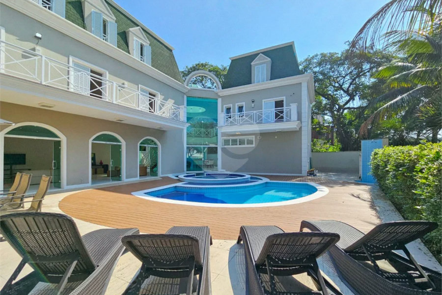Casa à venda com 5 quartos, sendo 4 suítes,  em Riviera de São Lourenço, Bertioga, SP