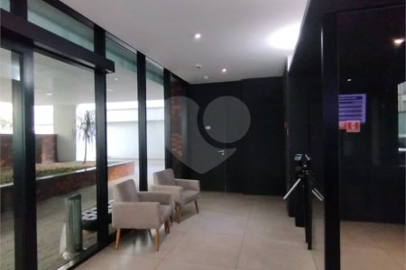 Sala comercial na Oscar Freire à venda Sala coml à venda na Oscar Freire OPORTUNIDADE Sala coml esquina. Rebouças