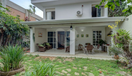 Casa à venda ou para alugar com 4 quartos, sendo 2 suítes,  em Ibirapuera, São Paulo, SP