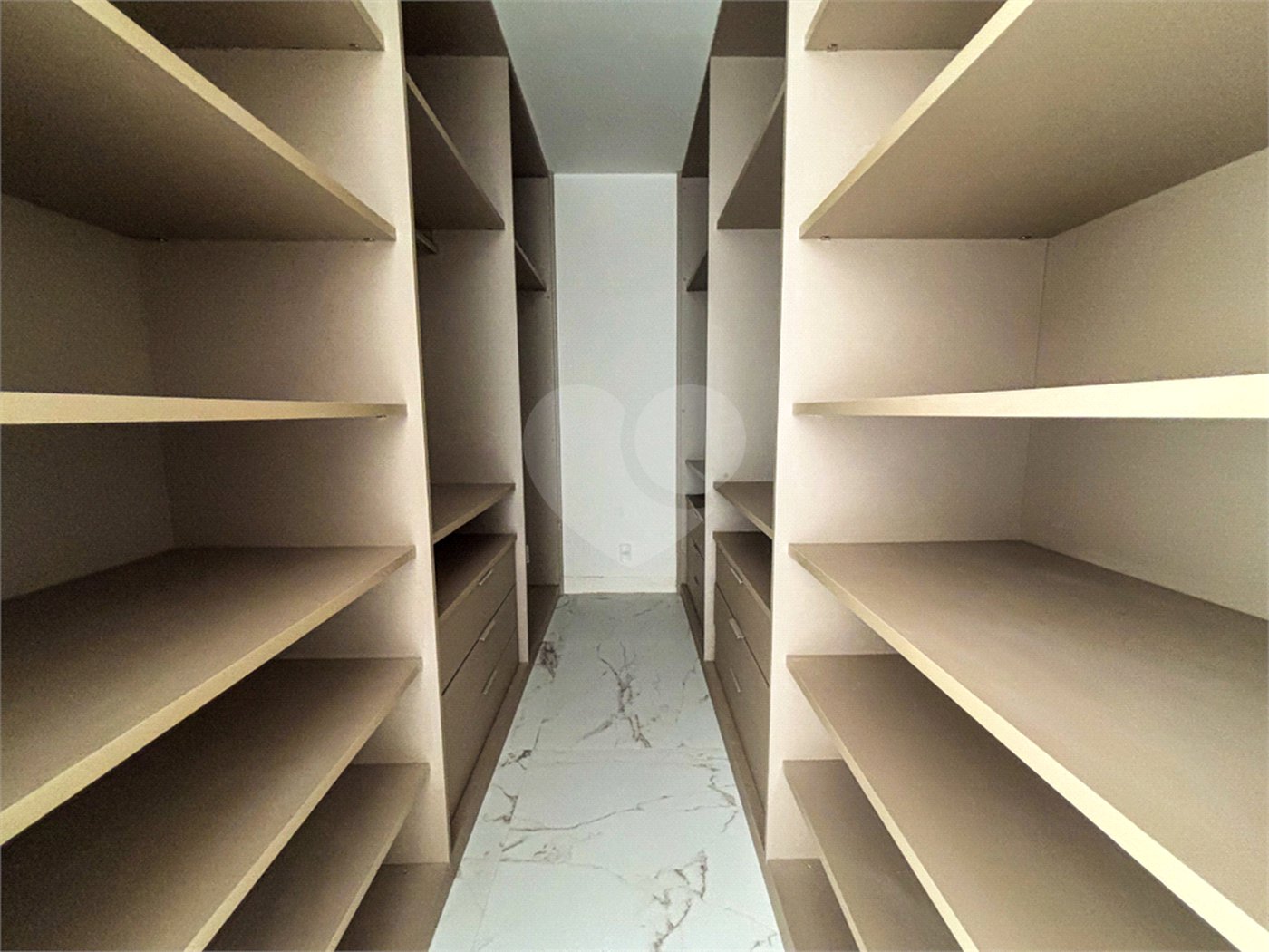 Apartamento à venda com 3 quartos, sendo 1 suíte,  em Jardim Marajoara, São Paulo, SP