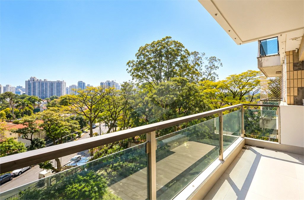 Apartamento à venda com 4 quartos, sendo 1 suíte, em Alto da Boa Vista, São Paulo, SP