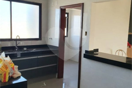 Apartamento Cobertura, no Condomínio Porto Sol.