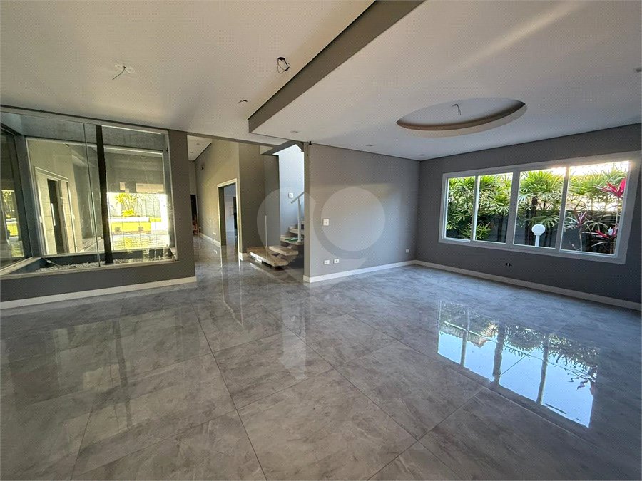 Casa alto padrão condomínio fechado em Atibaia com 4 suítes e ampla área de lazer, espaço gourmet, piscina, 6 vagas garagem