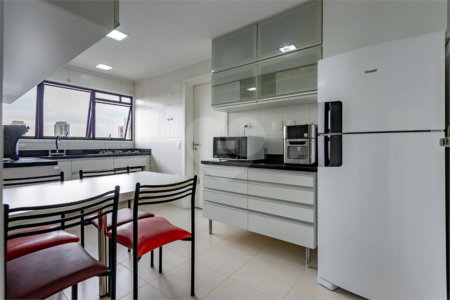 Apartamento à venda com 3 suítes em Vila Mascote, São Paulo, SP