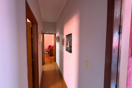 Casa com 03 Dormitórios á venda, em Jardim Alvorada, São Carlos.