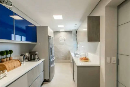 Apartamento de 306m² na melhor região de Moema, 3 suítes, 5 vagas, varanda gourmet, depósito, fora de rota