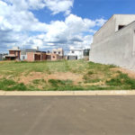 Lote à Venda em São Carlos, no Condomínio Villeneuve I
