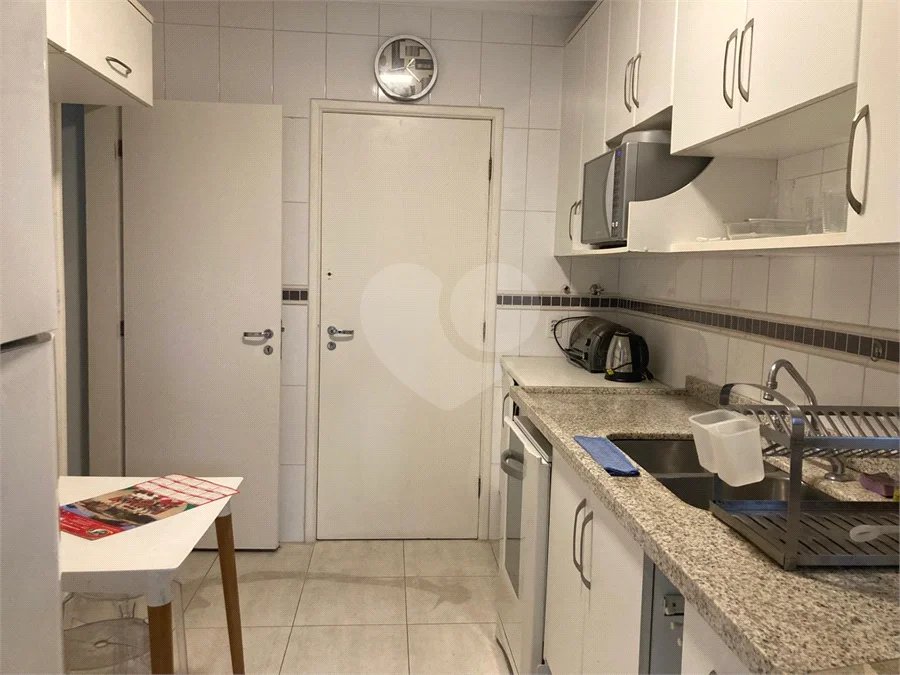 Apartamento Mobiliado no Alto da Boa Vista, com churrasqueira na varanda , 3 suítes e próximo ao Metro