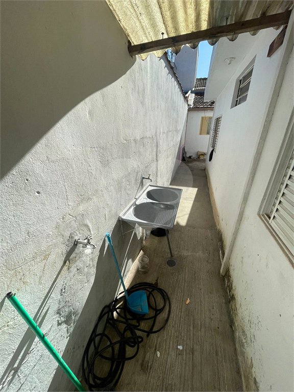 Casa térrea e salão comercial a venda no Jardim Bandeirantes.
