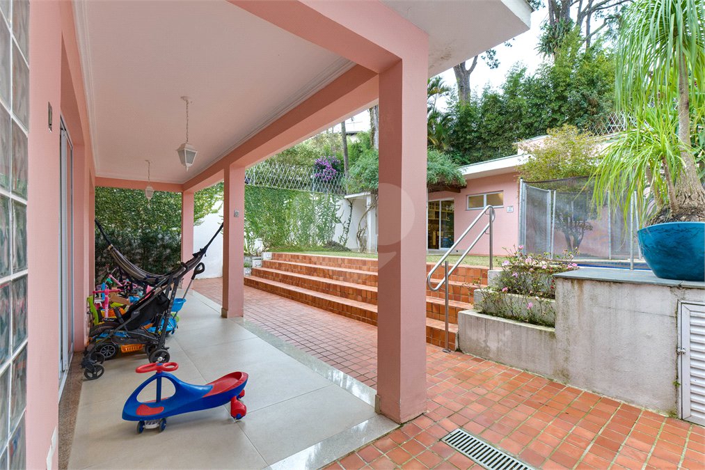 Casa à venda com 4 quartos, sendo 2 suítes,  em Alto da Boa Vista, São Paulo, SP