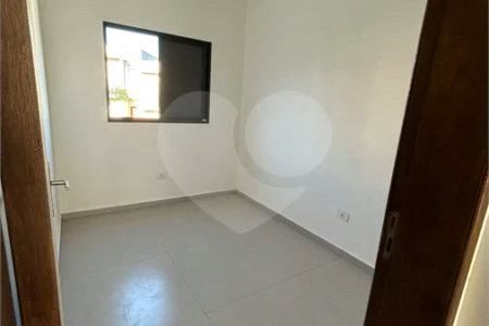 Casa à venda com 3 quartos, sendo 1 suíte, no condomínio Marselha VI, São Roque - SP