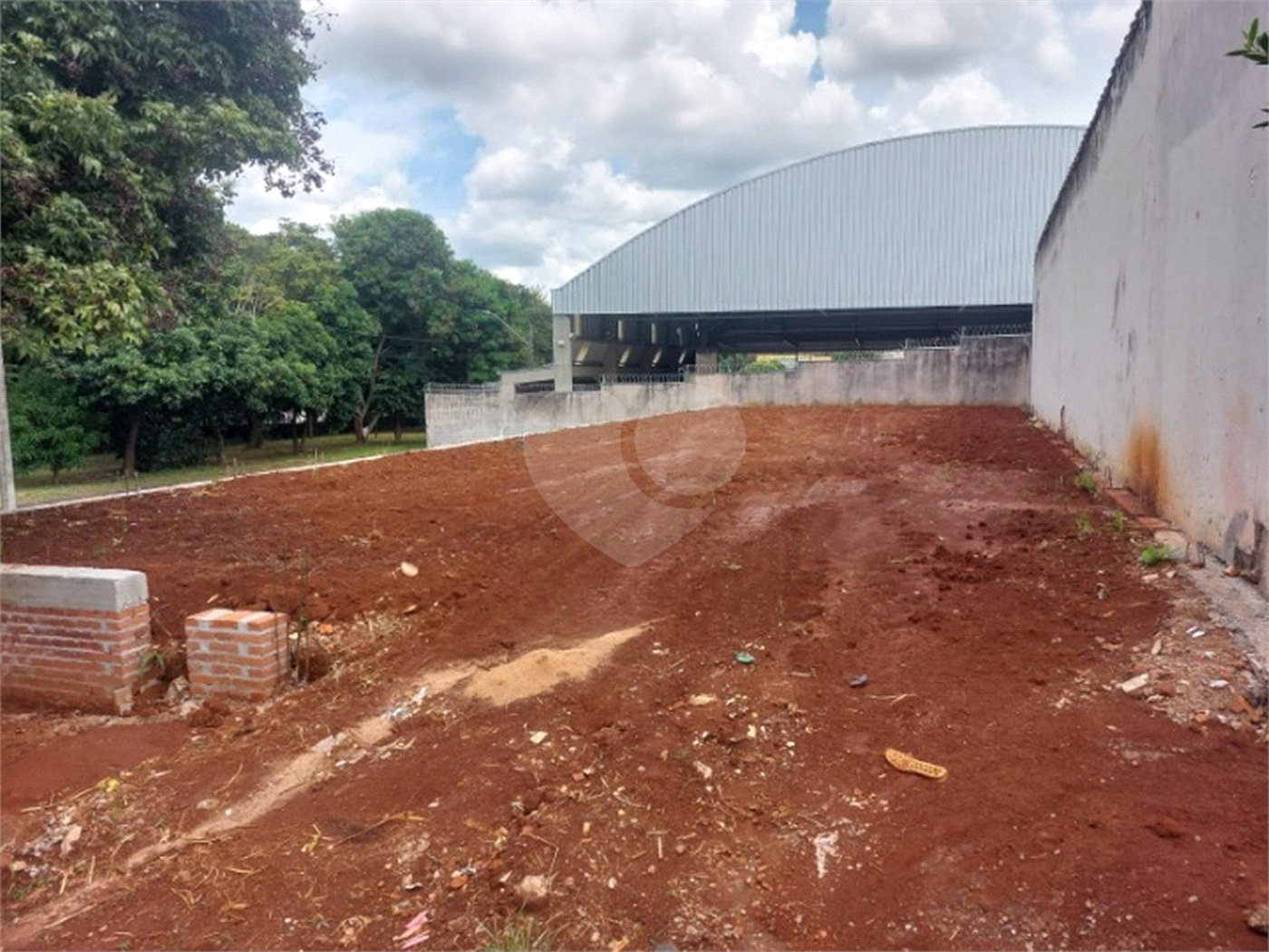 Terreno para venda na Vila Carmem.