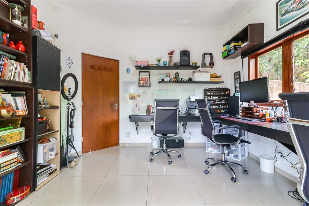 Sobrado à venda com 4 quartos, sendo 2 suítes,  em Interlagos, São Paulo, SP
