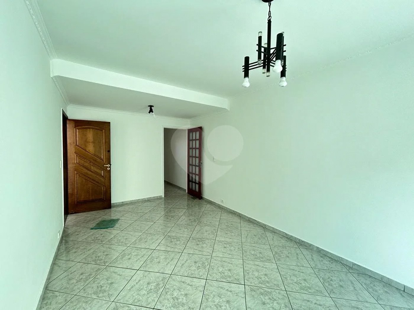 SOBRADO PARA LOCAÇÃO NO PARQUE DOMINGOS COM 03 DORM 01 SUITE 02 VAGAS DE GARAGEM