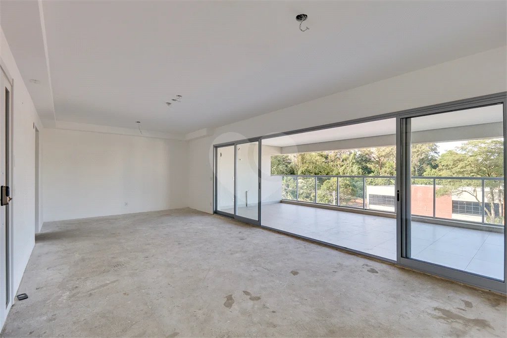 Apartamento à venda com 3 quartos, sendo 1 suíte, em Jardim Marajoara, São Paulo, SP