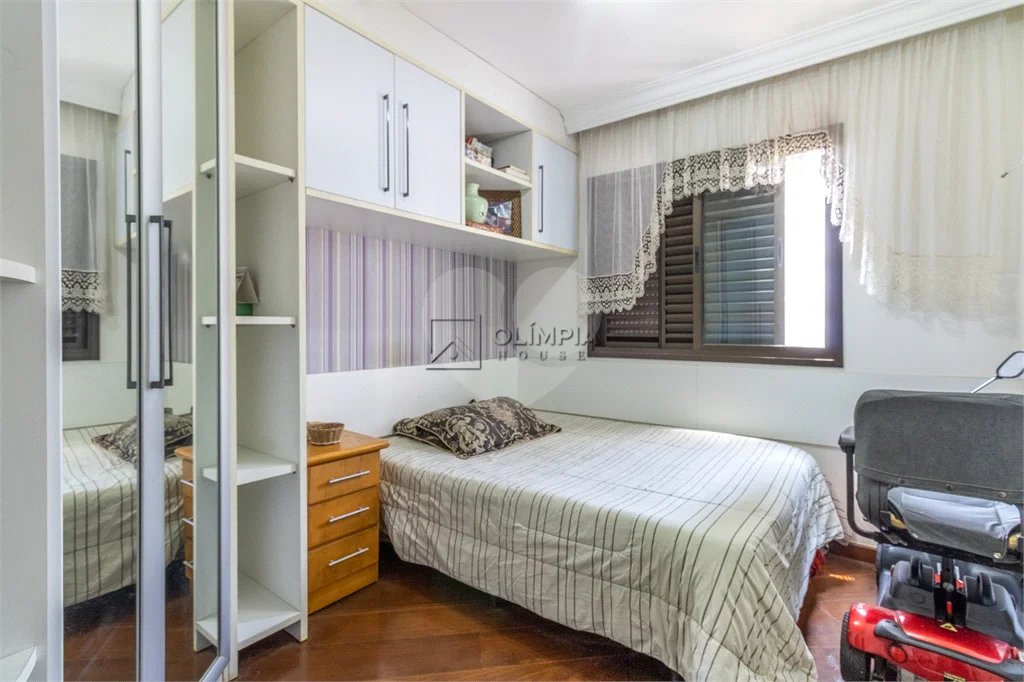 Apartamento com 96 metros em Campo Belo com 3 Dormitorios/Aceita Permutas