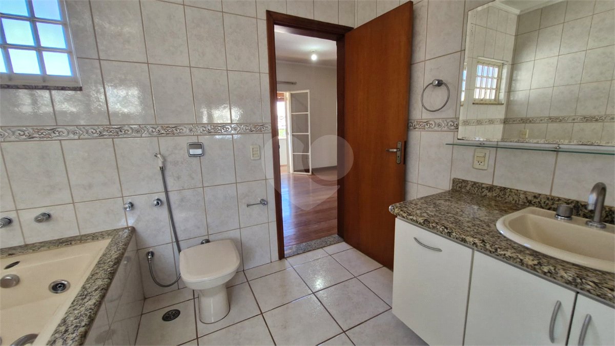 Casa sofisticada à venda em bairro nobre de Atibaia | 3 dormitórios | 408 m²