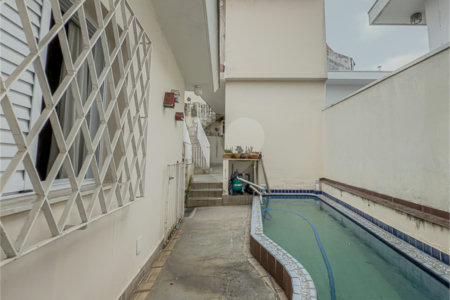 Casa com 3 Dormitórios e 2 suítes à Venda no Bairro da Saúde