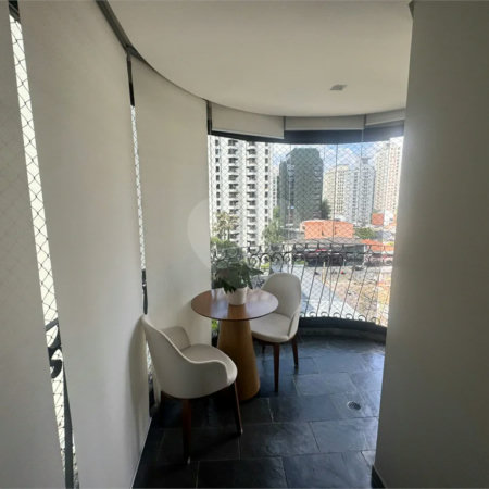 Apartamento para Venda em Moema, 3 suítes, living com terraço, 2 vagas, lazer e fora de rota de avião, próximo ao parque das bicicletas