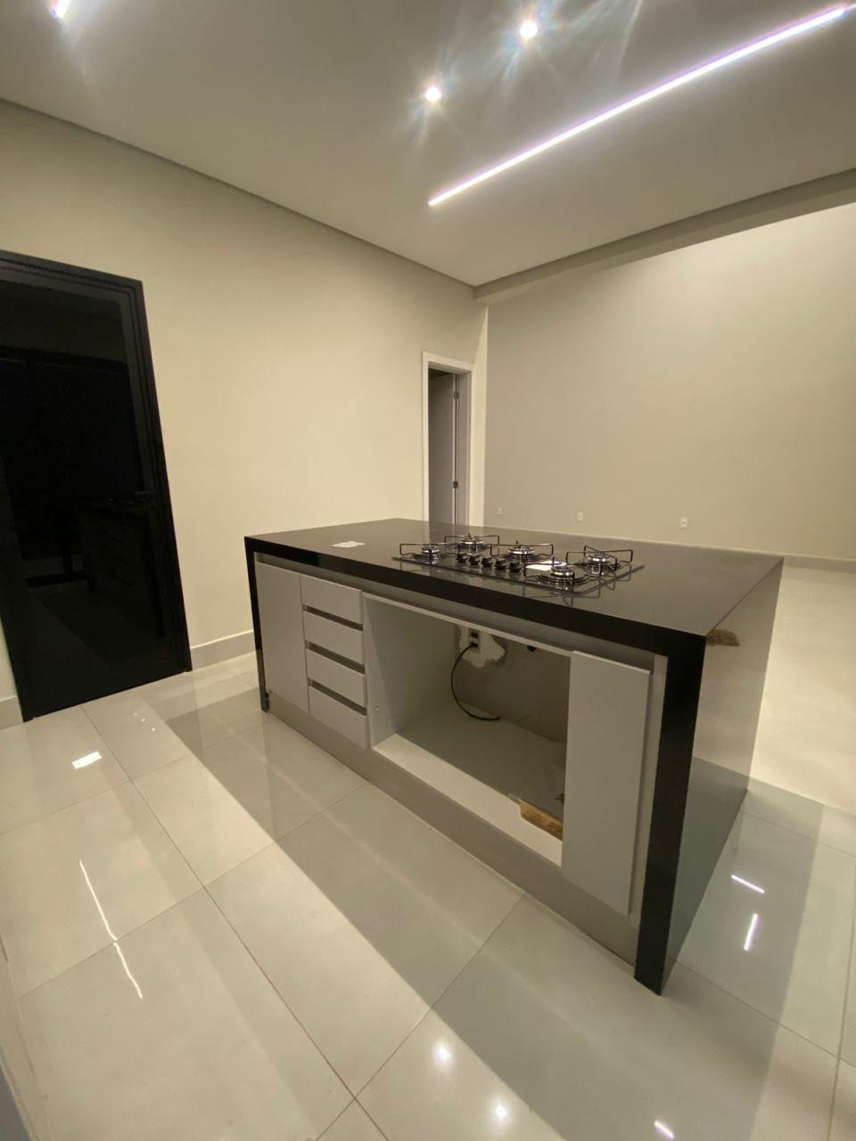 Casa à venda com 3 quartos, sendo 1 suíte, no condomínio Terras da Estancia, Paulínia- SP