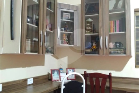 Casa + salão comercial na Vila Vista Alegre