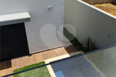 Casa no condomínio Parque Faber IV