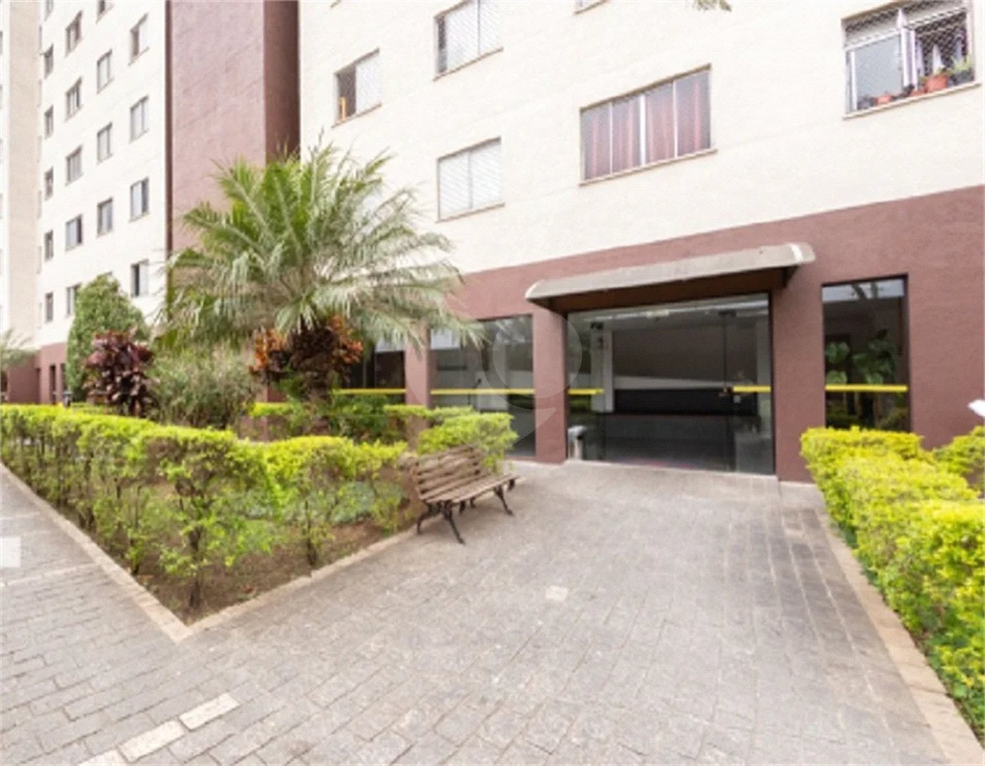 Apartamento na Mooca de 2 dormitórios, sala cozinha e banheiro, com portaria, academia e portaria.