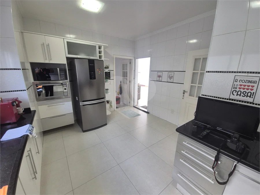 Belíssima Residência de 267 m² com Lazer Privativo no Condomínio Terras do Oriente – Valinhos