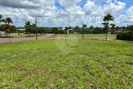 Terreno no condomínio Damha Golf em frente área de lazer com 1.404,40 m²