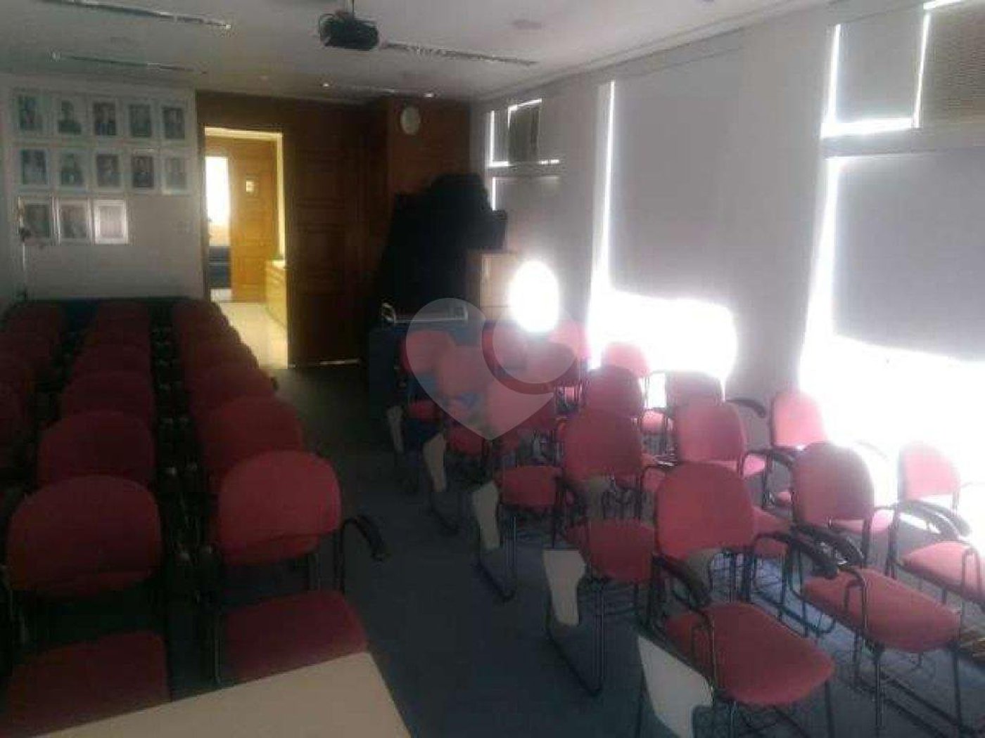 Conjunto comercial, 120 m2, 2 vagas, prédio 24h, vende ou aluga