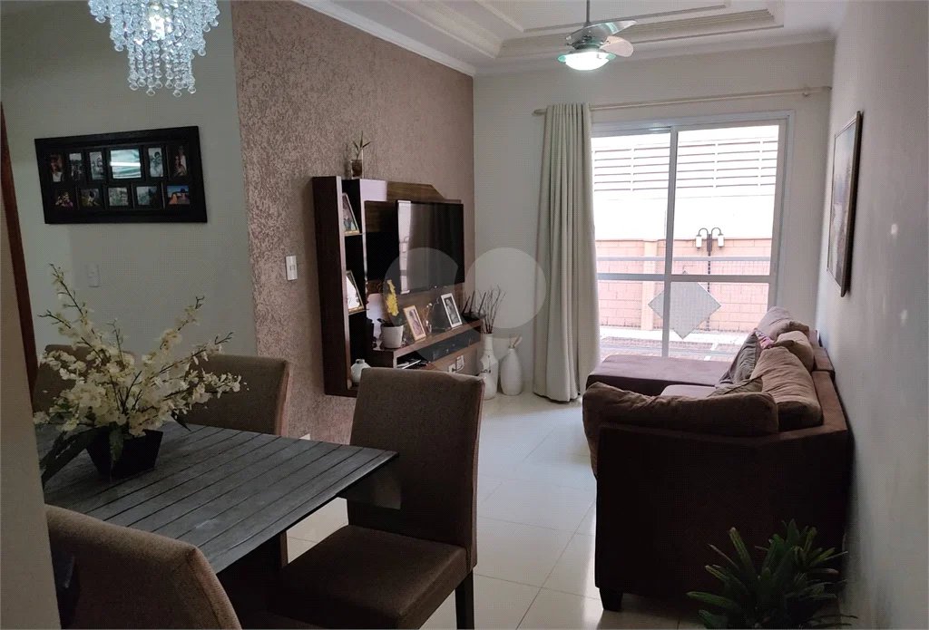 Apartamento térreo , três quartos sendo uma suíte.