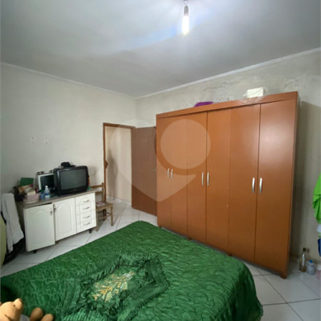 Casa Térrea com 2 dormitórios.
