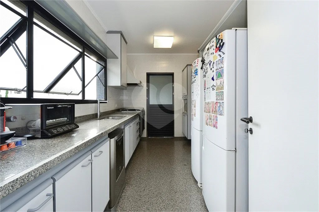 Imóvel de 226m² exclusivo com sala ampla 4 quartos, 2 suítes, 4 vagas Higienópolis
