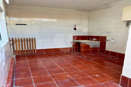 Excelente oportunidade para investidores: três casas locadas, renda mensal imediata e localização estratégica na Saúde!!