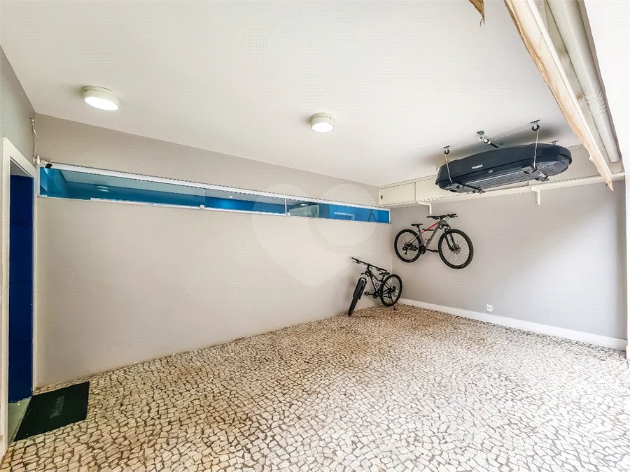 Casa em condomínio à venda na Granja Julieta
