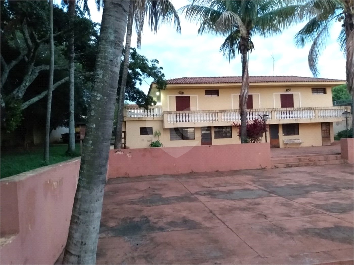 Casa Térrea com 3 dormitórios, sendo 1 suíte.