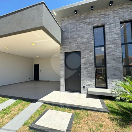 Linda casa a venda no condomínio Villeneuve