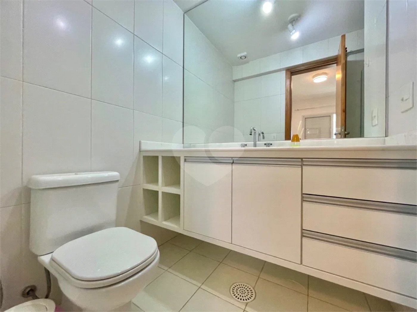 Apartamento à venda com 3 suítes em Riviera de São Lourenço, Bertioga, SP