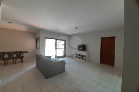 Casa de Alto Padrão à Venda e Locação no Parque Santa Mônica - São Carlos