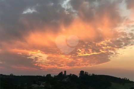 Chácara à venda com 4 quartos, sendo 1 suíte,  em Monterrey, Louveira, SP